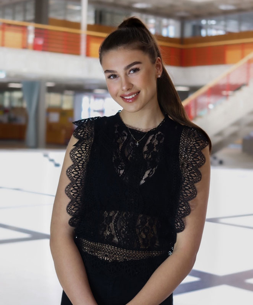 Lena Le.