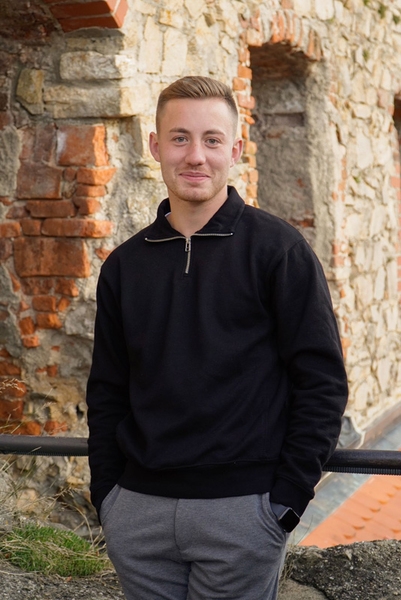 Jonas Gi.