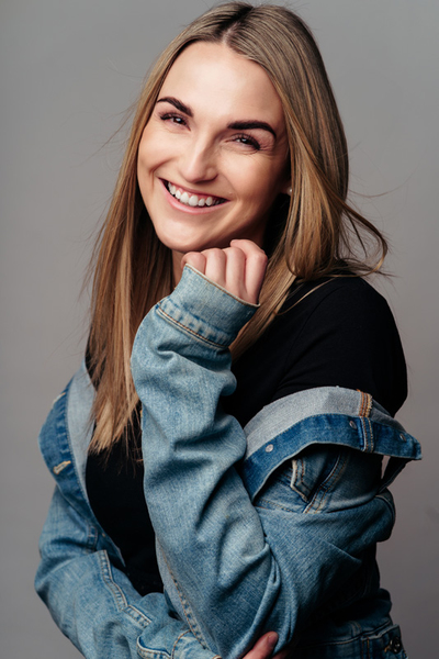 Laura Hen.