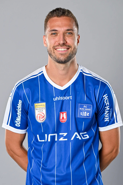 Lukas T.